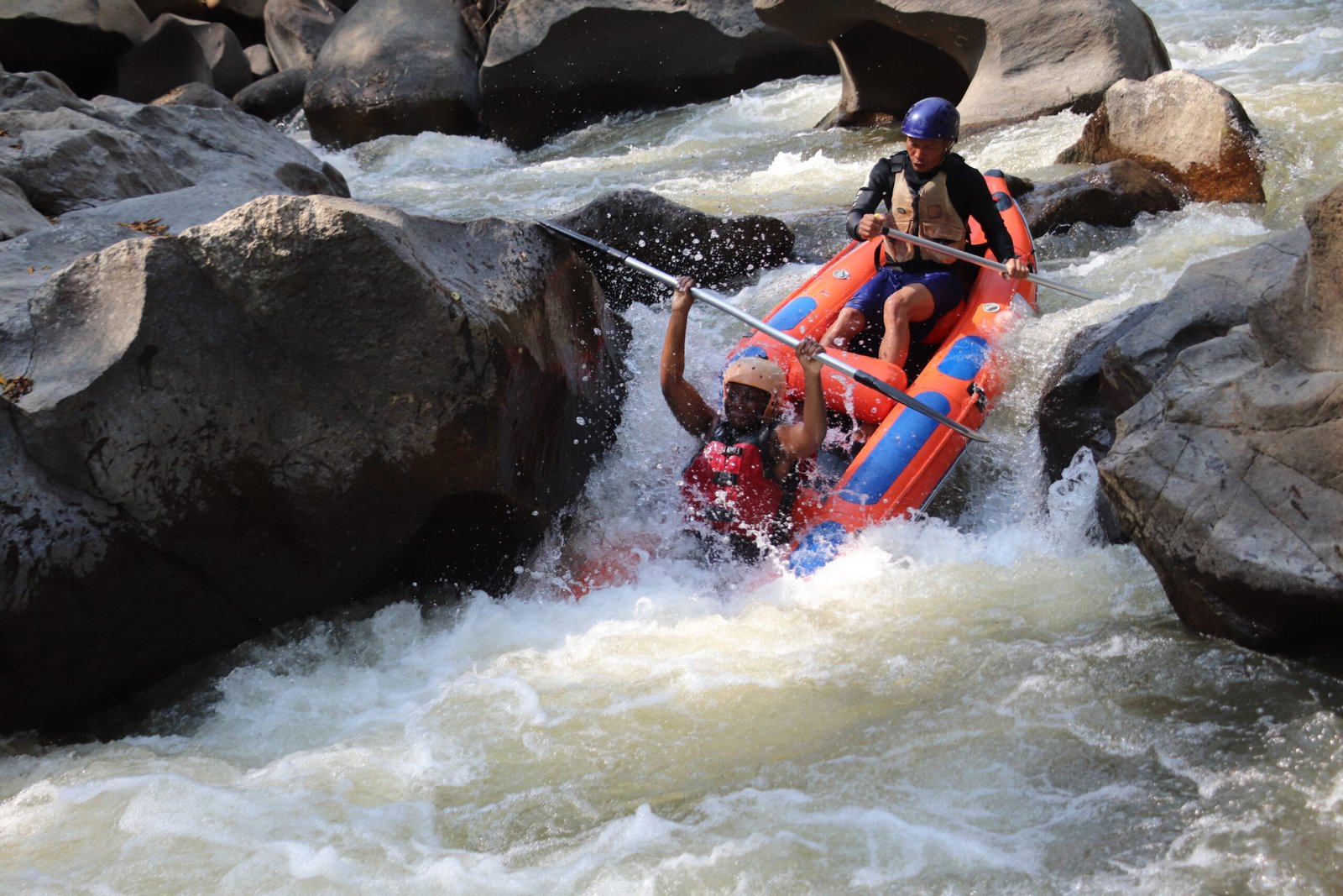 Big drops whilst white water rafting in Chiang Mai 