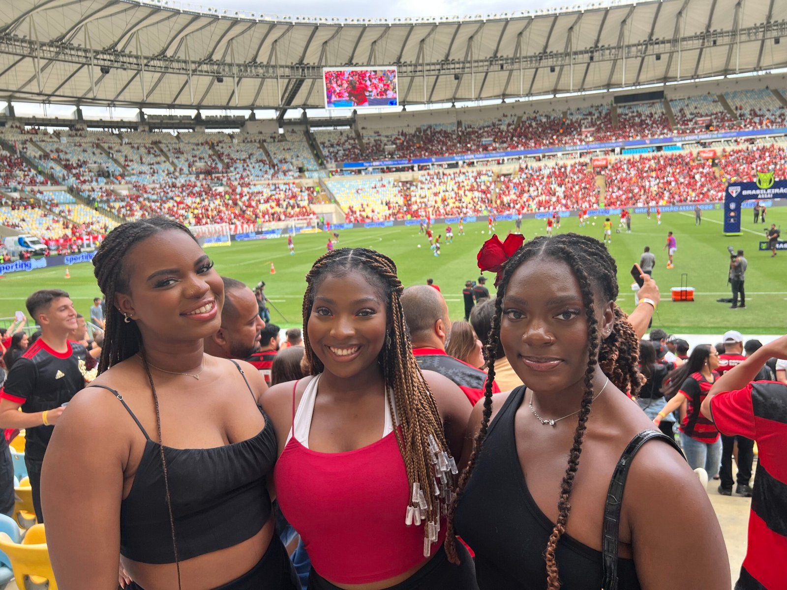 3 girls at Maracanã stadium